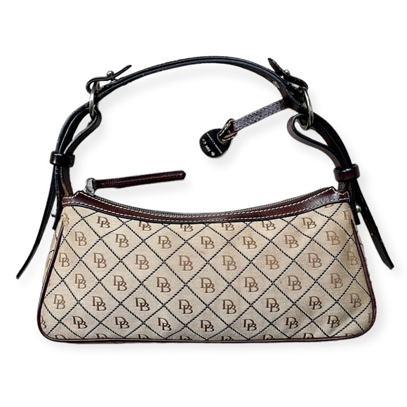 Dooney & Bourke Tan & Brown Signature Logo Maxi Quilt Baguette Shoulder Bag - Picture 2 of 15